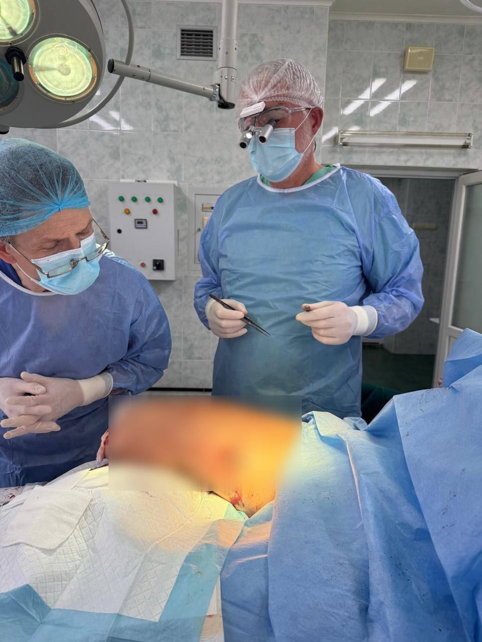 професор Гардетто під час операції в РОКЛ