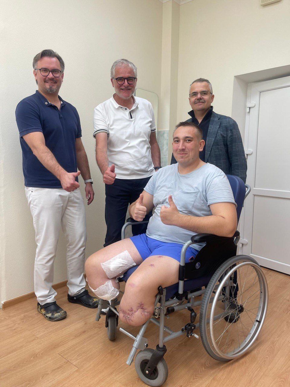 професор Гардетто з прооперованим пацієнтом