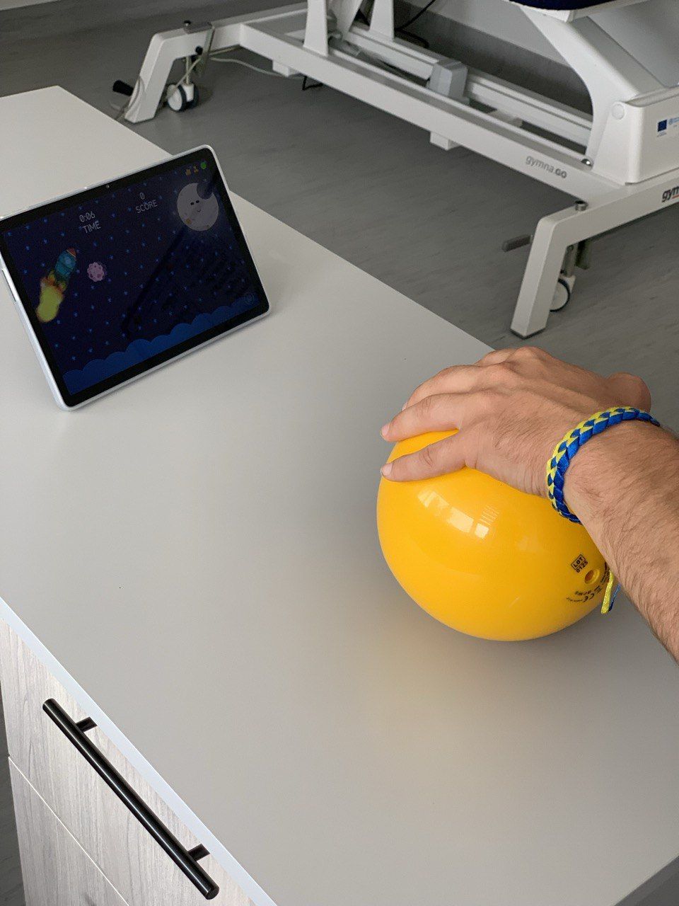 інтерактивний м'яч з планшетом