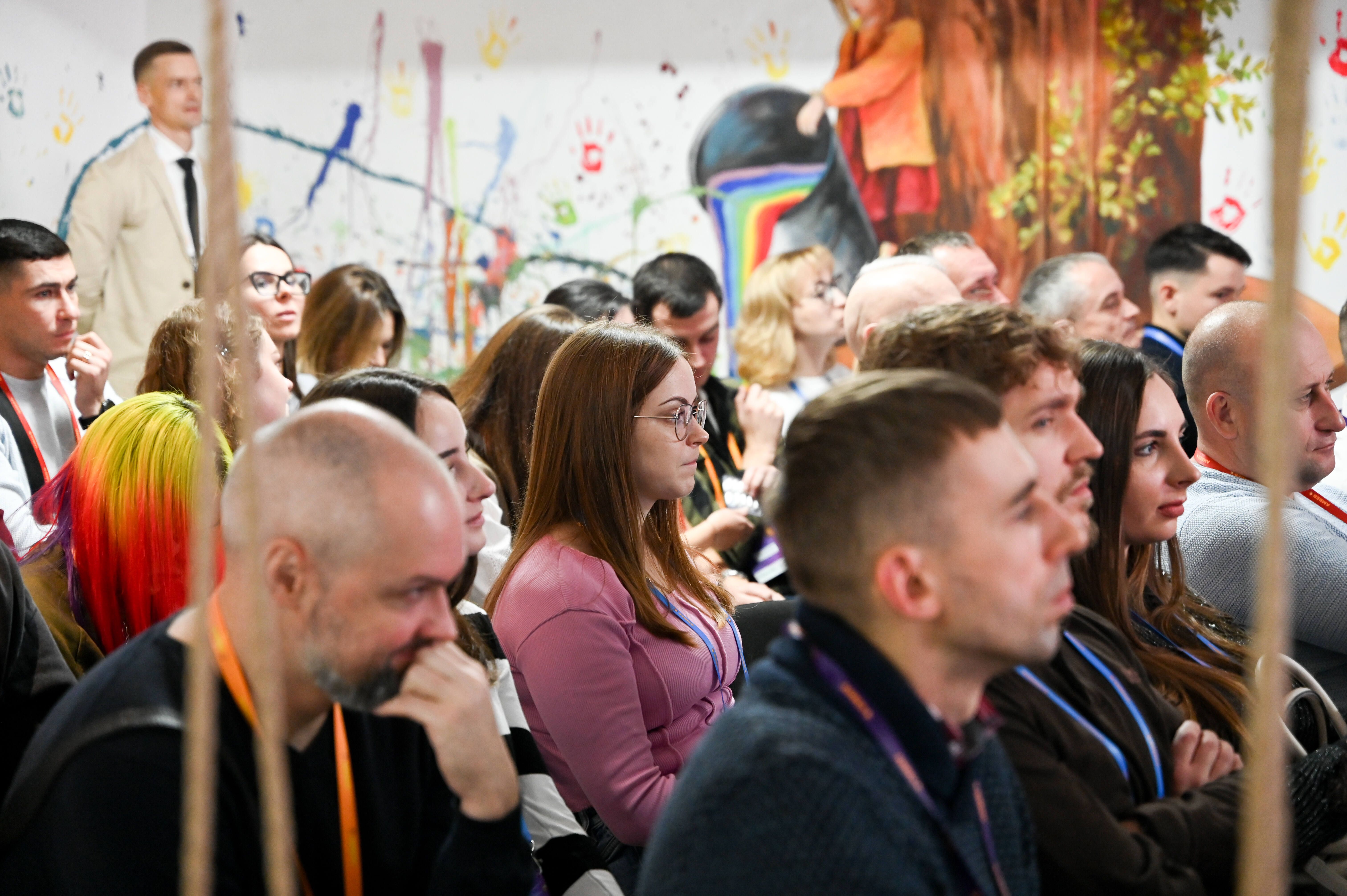 учасники школи AMBER