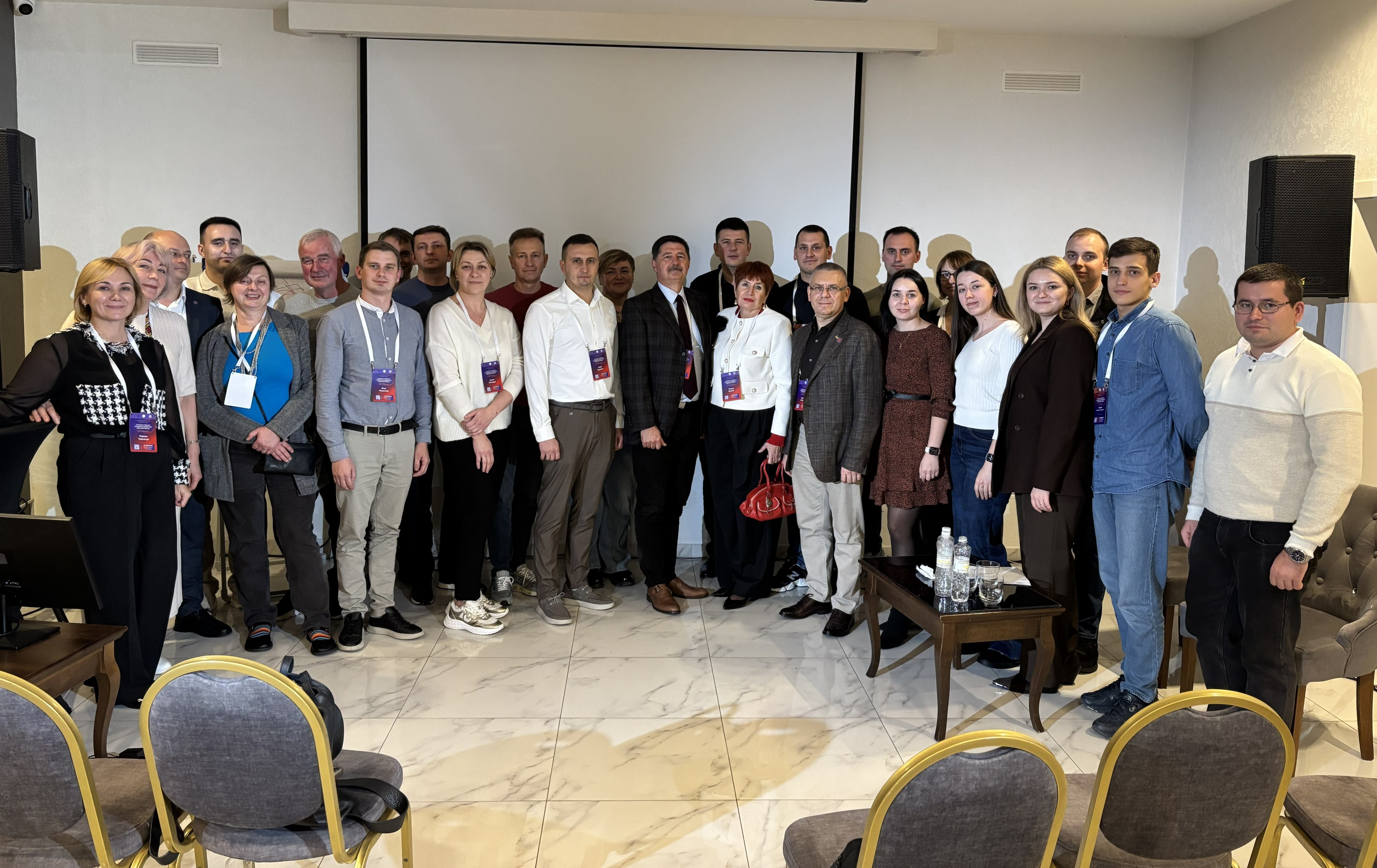 спікери разом із учасниками конференції