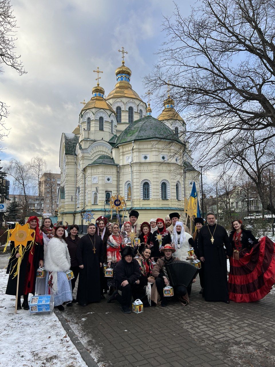 Вертеп РОКЛ колядує у Свято-Воскресенському Соборі