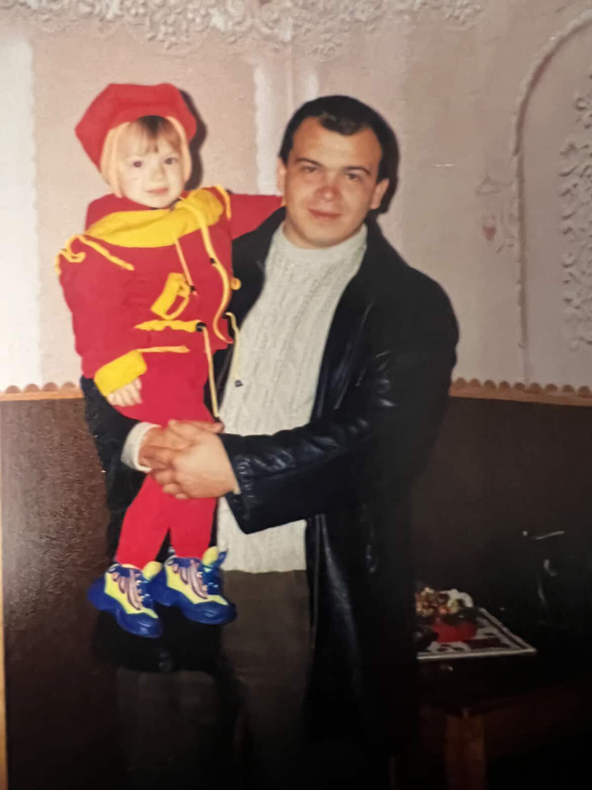 Вікторія Діксіт разом із батьком Костянтином в дитинстві