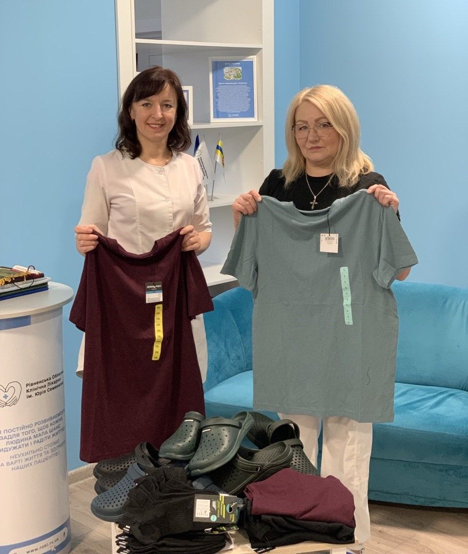 працівники обласного центру захворювань крові такоагулопатій долучилися до збору речей першої необхідності для військових